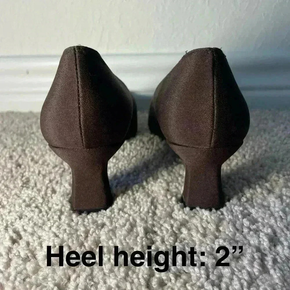 Stuart Weitzman Vintage Square Toe Brown Silk Canvas Heel Pumps - Picture 4 of 6